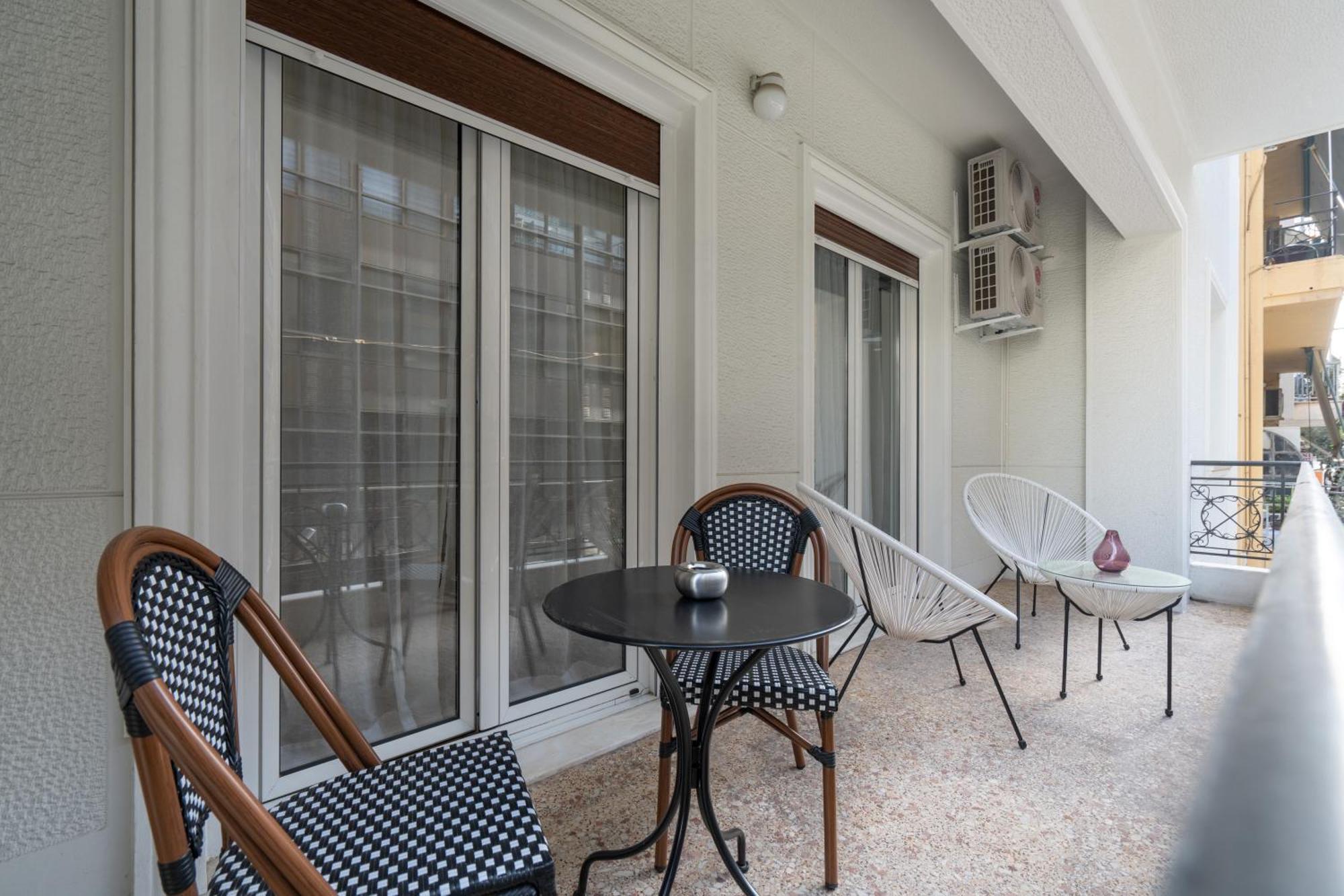 Metroscape Retreat Nearby Metro Station Apartment เอเธนส์ ภายนอก รูปภาพ